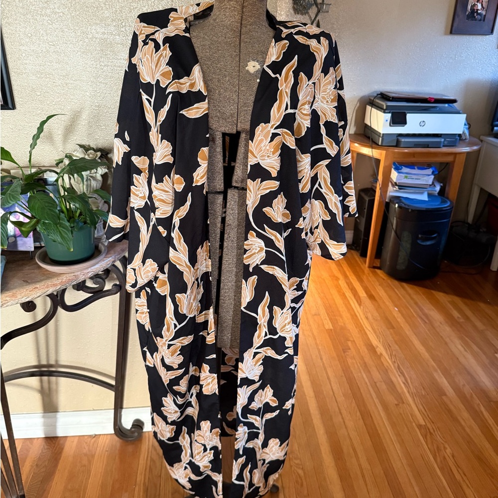 Floral Black and Tan Kimono